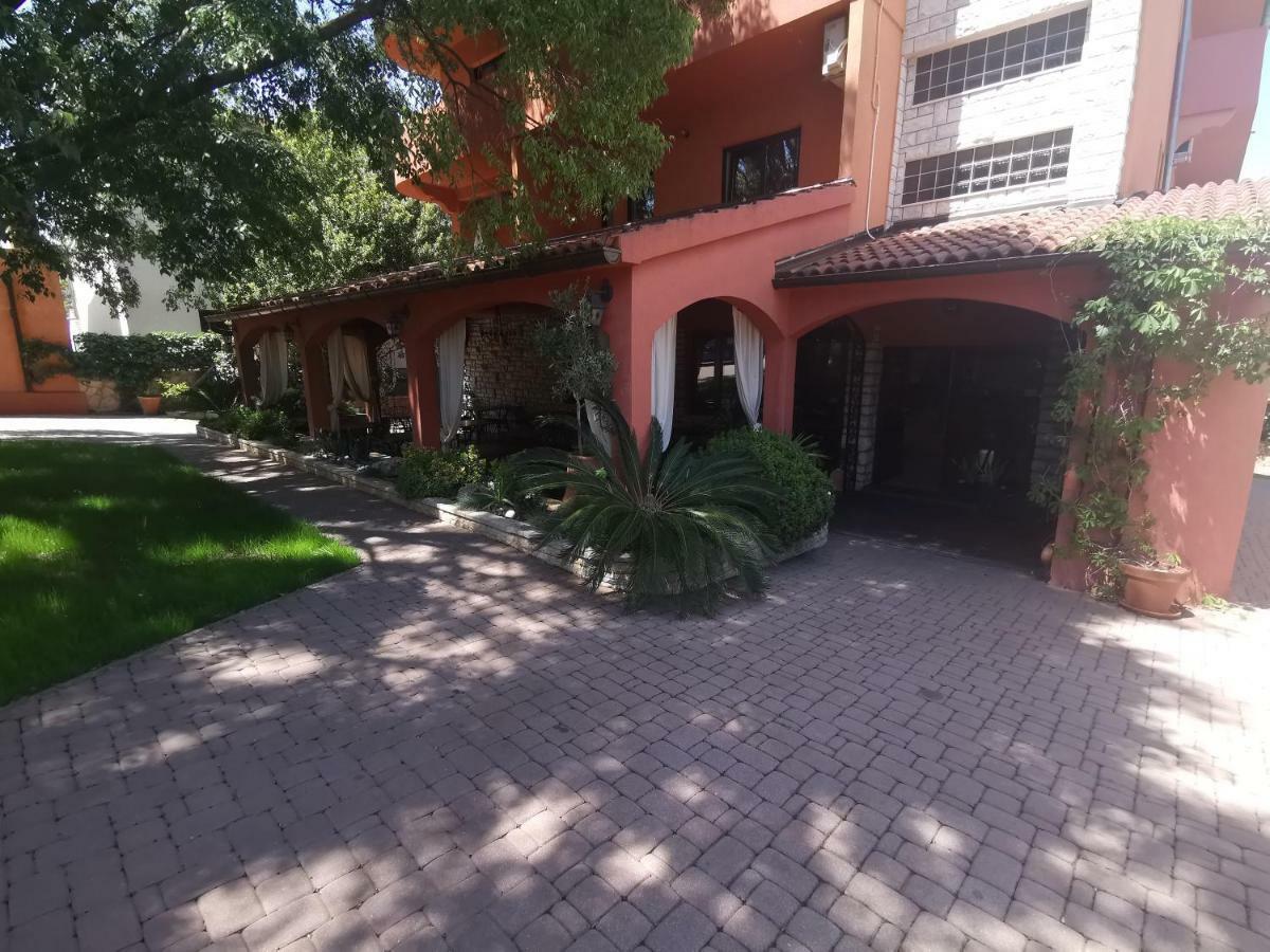 بيوغْغاد نا موغو Villa Maimare المظهر الخارجي الصورة